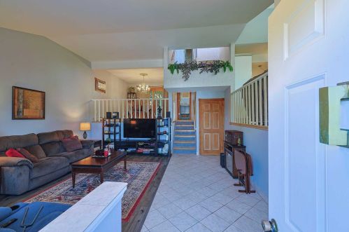 20 Hemlock Ct, Fishkill NY  12524-2618 exterior