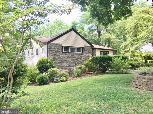 806 Chelten Hills Dr, Melrose Park, PA 19027-1330