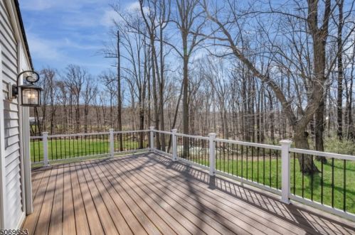 52 Reinman Rd, Warren NJ  07059-5102 exterior