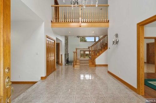 29 Masonicus Rd, Mahwah NJ  07430-1516 exterior