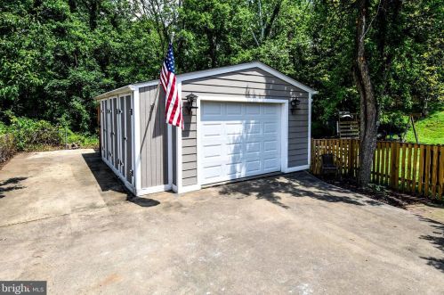 8913 Lagrange St, Lorton VA  22079-1626 exterior