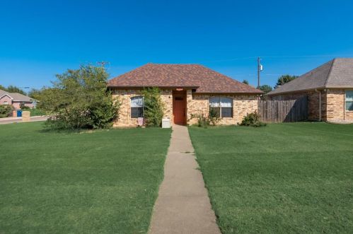 1015 Shelly Dr, Cleburne, TX 76031-0364