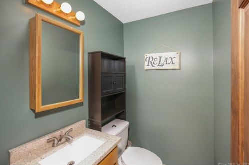 32 Elvira Hts, Putnam CT  06260-2500 exterior