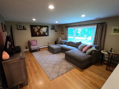 14 Montfort Woods Rd, New Hamburg NY  12590-3510 exterior