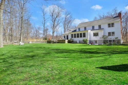 135 Braeburn Dr, New Canaan, CT 06840-5108
