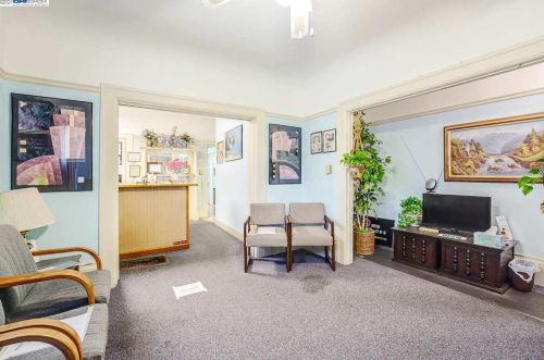 478 36 St, Oakland CA 94609-2327 exterior