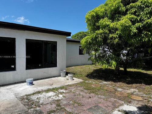 7020 27th Ct, Hollywood FL  33023-3706 exterior