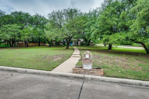 300 Coach House Cir, Fort Worth, TX 76108-4742