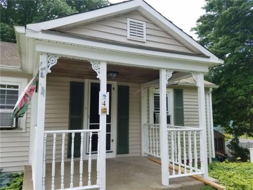 4 Congdon St, Coventry, RI 02816-8020