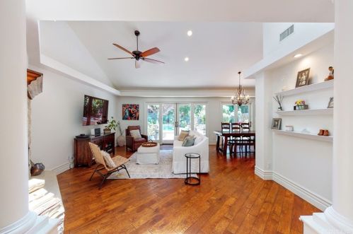 22926 Wrencrest Dr, Calabasas CA  91302-1866 exterior