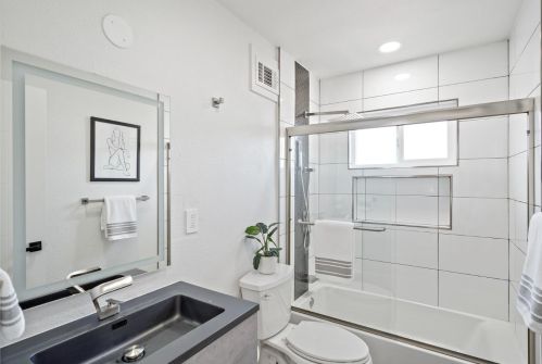 16624 Selby Dr, San Leandro CA  94578-1236 exterior