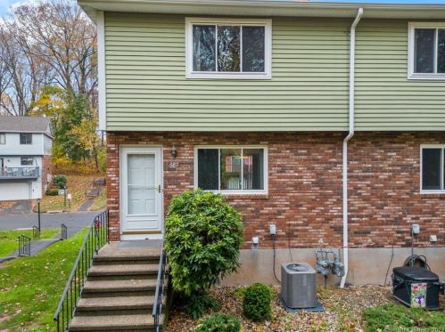 687 Churchill Dr, Hartford, CT 06111-4009