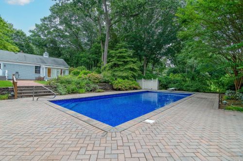 22 Little Harbor Rd, Mount Sinai NY  11766-1208 exterior