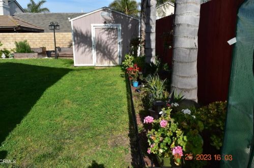 706 Princessa Dr, Oxnard CA  93030-7690 exterior
