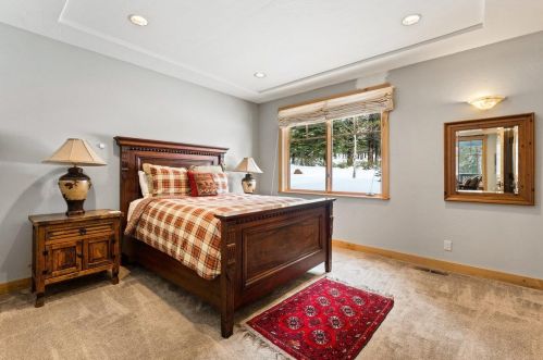 14115 Ski Slope Way, Truckee CA  96161-7030 exterior