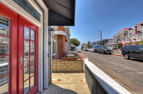 126 33 St, Newport Beach CA  92663-3028 exterior