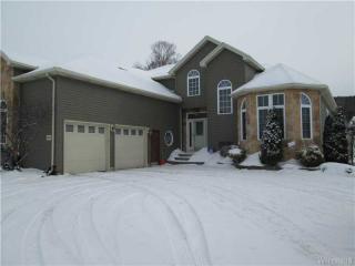 8899 Hickory Meadows Rd, Boston, NY 14025-9680