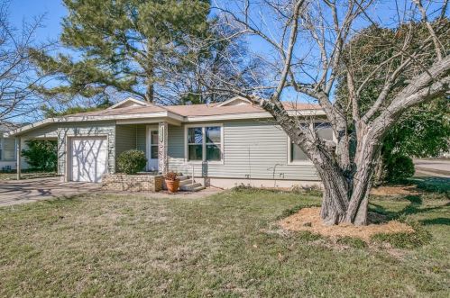427 Ellen Ave, Hurst, TX 76053-8002