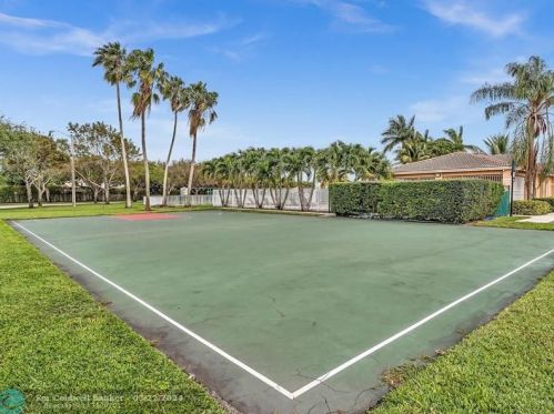 10240 24th Ct, Hollywood FL  33025-6504 exterior