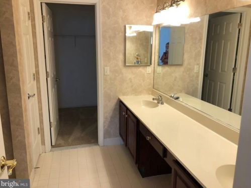 33 Chancery Ct, Souderton PA  18964-2903 exterior