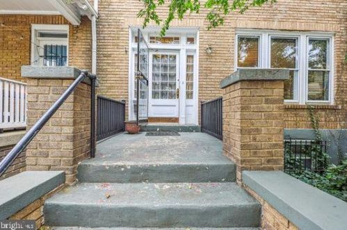 1602 Hobart St, Washington, DC 20009-3705