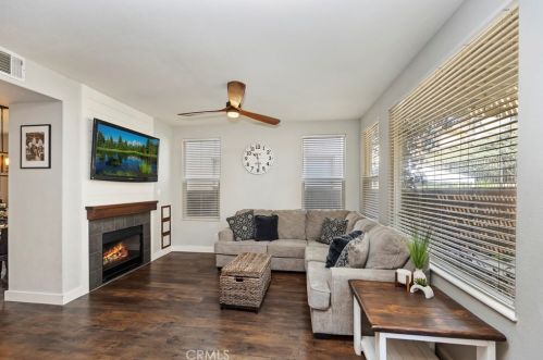 42056 Calabria Dr, Temecula CA  92591-5721 exterior