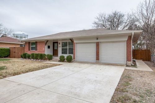 1335 Northlake Dr, Richardson TX  75080-4742 exterior