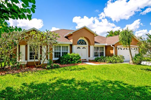 2058 Beard St, Fort Pierce, FL 34953-1735