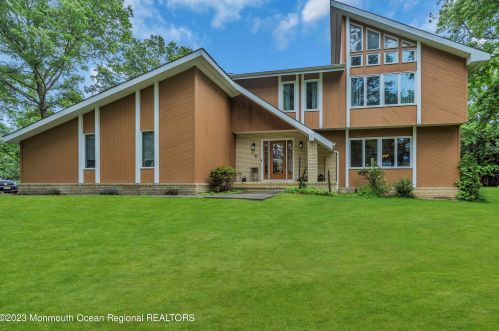 11 Oak Tree Ln, Tinton Falls, NJ 07712-3490