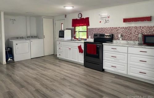 7 Raven Rd, Colchester CT  06415-2505 exterior
