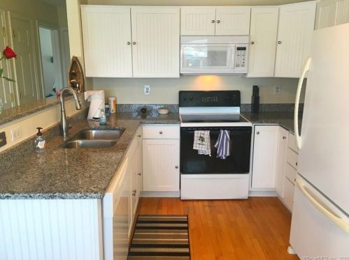 21 Atlantic Ave, Groton CT  06340-8802 exterior