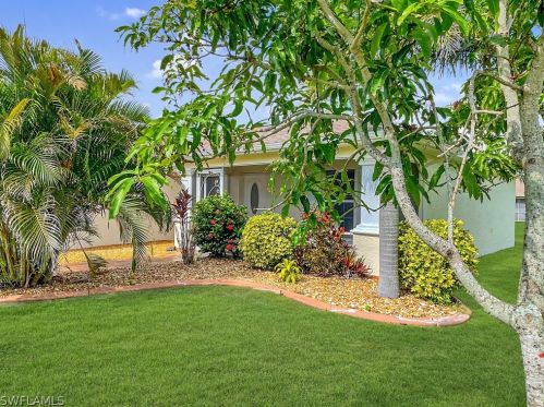 218 25th Ave, Cape Coral, FL 33993-7575