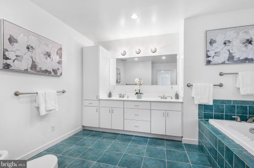 3709 Whispering Ln, Falls Church VA  22041-1121 exterior