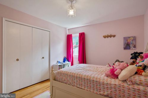 9514 Wallingford Dr, Springfield VA 22015-1738 exterior