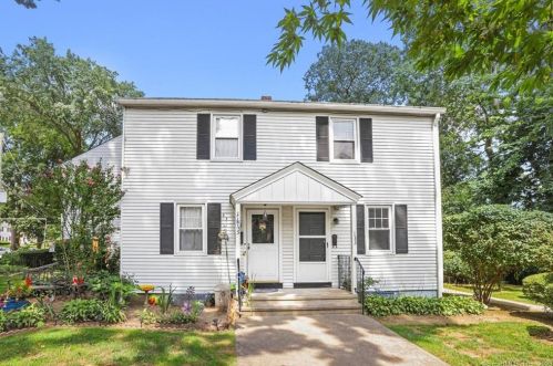 133 Sylvan Knoll Rd, Stamford, CT 06902-5335