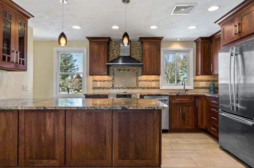 1 Meeting House Rd, Lincoln RI  02865-3806 exterior