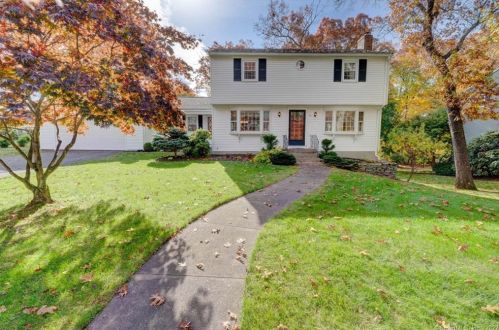 42 Richmond Dr, Manchester, CT 06042-2271