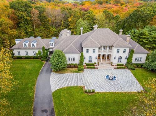 289 Burr Hall Rd, Waterbury, CT 06762-1404