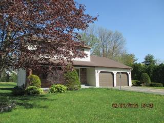 21 Doorstone Dr, Newtonville NY  exterior