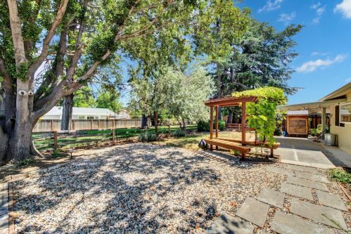 129 Rainier Cir, Vacaville CA  95687-3309 exterior