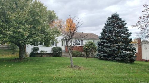 5 Crabapple Ln, Middletown, NY 10941-1005