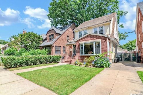 109-38 Park Ln, Jamaica, NY 11418-1020