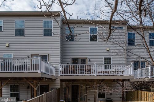 7009 Darbey Knoll Dr, Gainesville VA  20155-3634 exterior