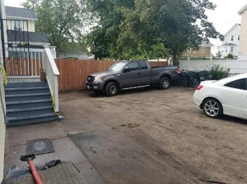 455 Potters Ave, Providence, RI 02907-1620