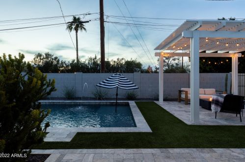 5744 12 St, Phoenix AZ 85086-7351 exterior