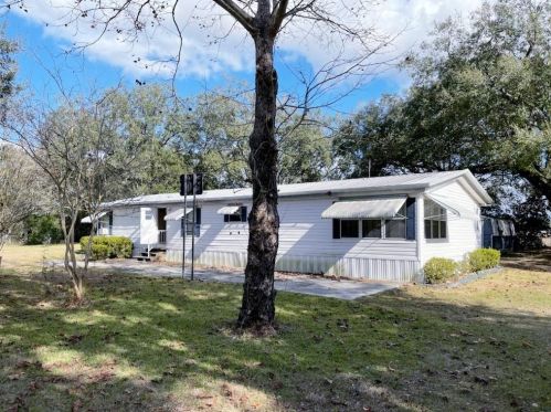 9540 Starline Dr, Dade City, FL 33525-1489