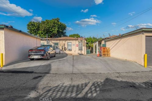 4213 Pepperwood Ave, Long Beach CA  90808-1072 exterior