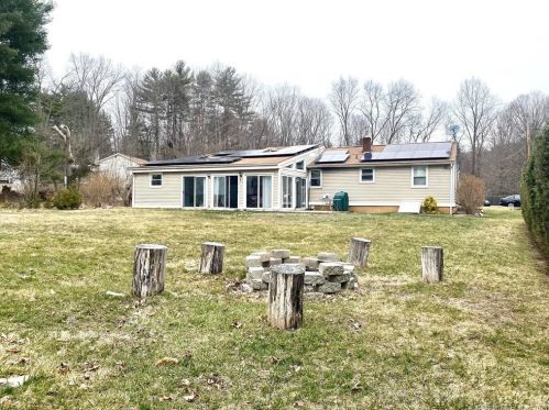 4 Poulin Dr, Putnam CT  06260-1010 exterior