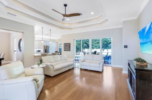 6633 Marbella Ln, Naples FL  34105-5048 exterior