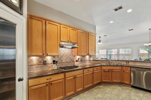 1424 Suzanne Dr, Allen TX  75002-5881 exterior